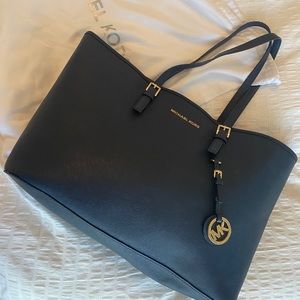 Michael Kors navy jet set tote
